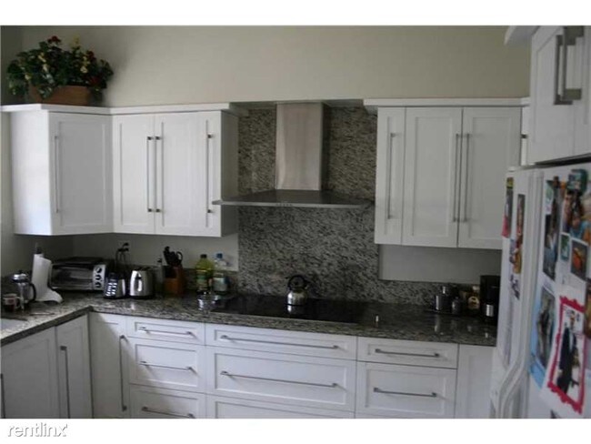 Building Photo - 33 Samana Dr