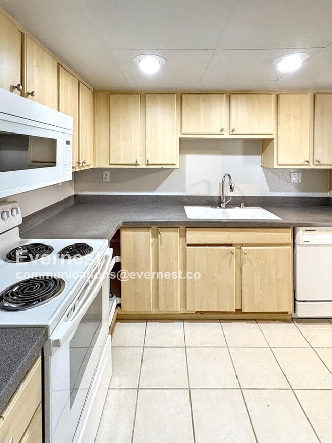 Building Photo - 1021 Evans Ct