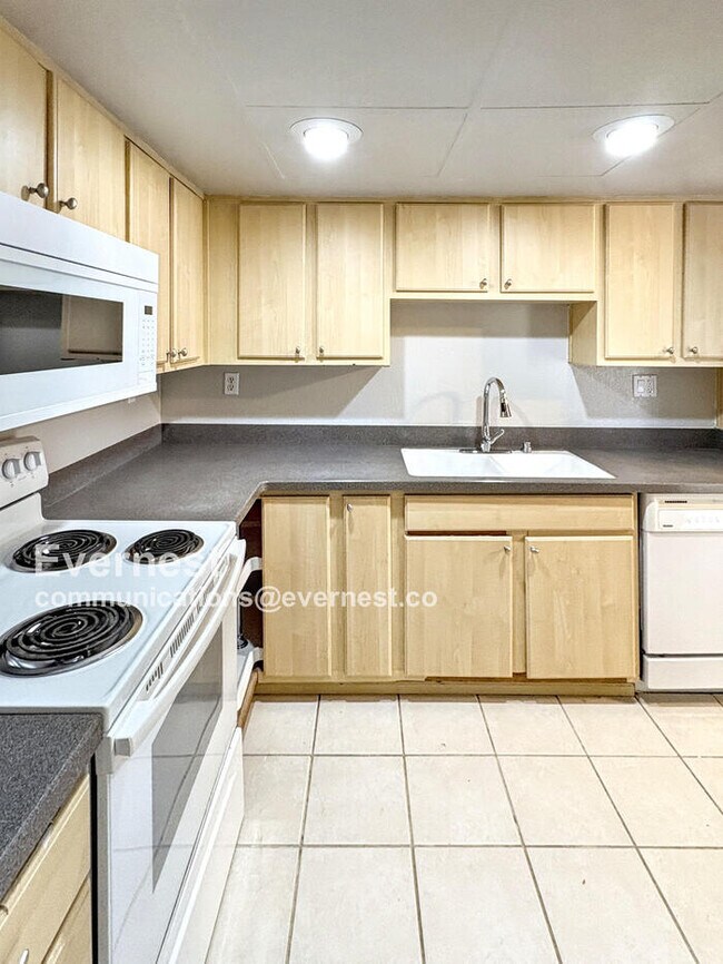 Foto del edificio - 1021 Evans Ct