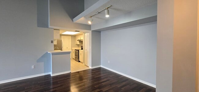 Building Photo - 1300 Crestwood Ct S