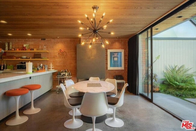 Foto del edificio - 1570 La Baig Ave