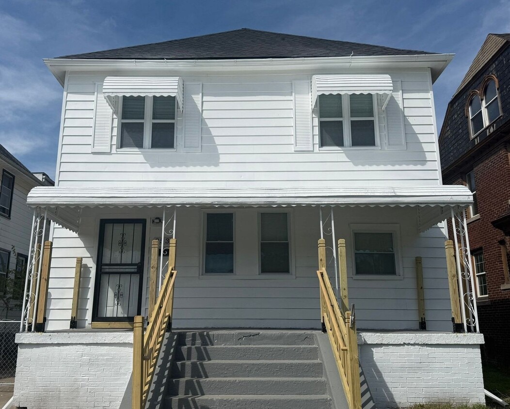 Foto principal - Renovated 5-Bedroom Home – We Welcome Sect...