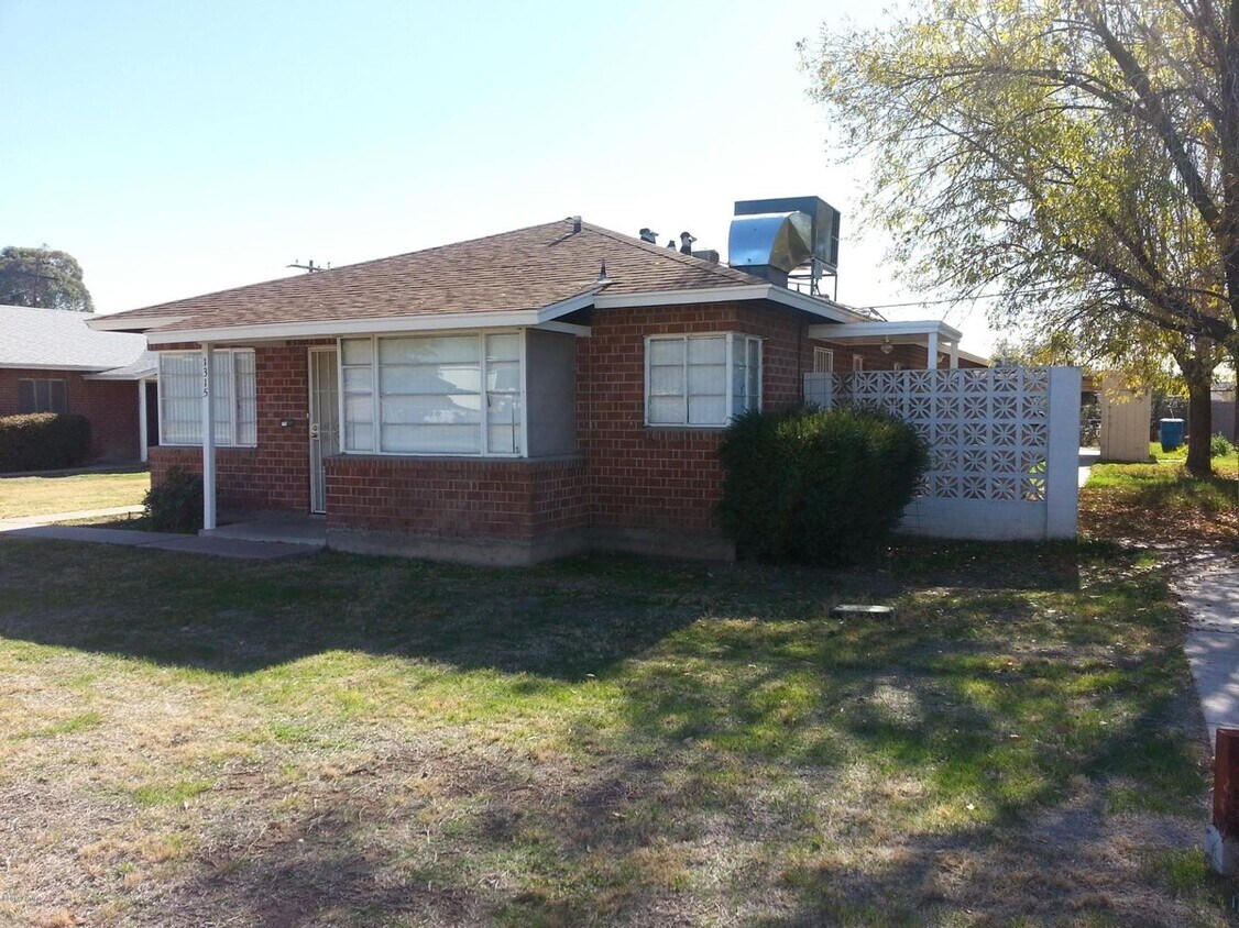 Primary Photo - Charming Phoenix Duplex