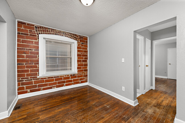 Building Photo - Hyde Park Apartments