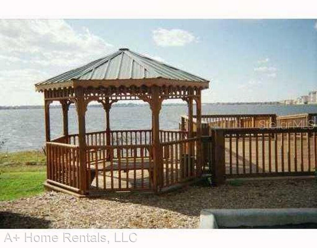 Foto del edificio - 8813 Latrec Ave