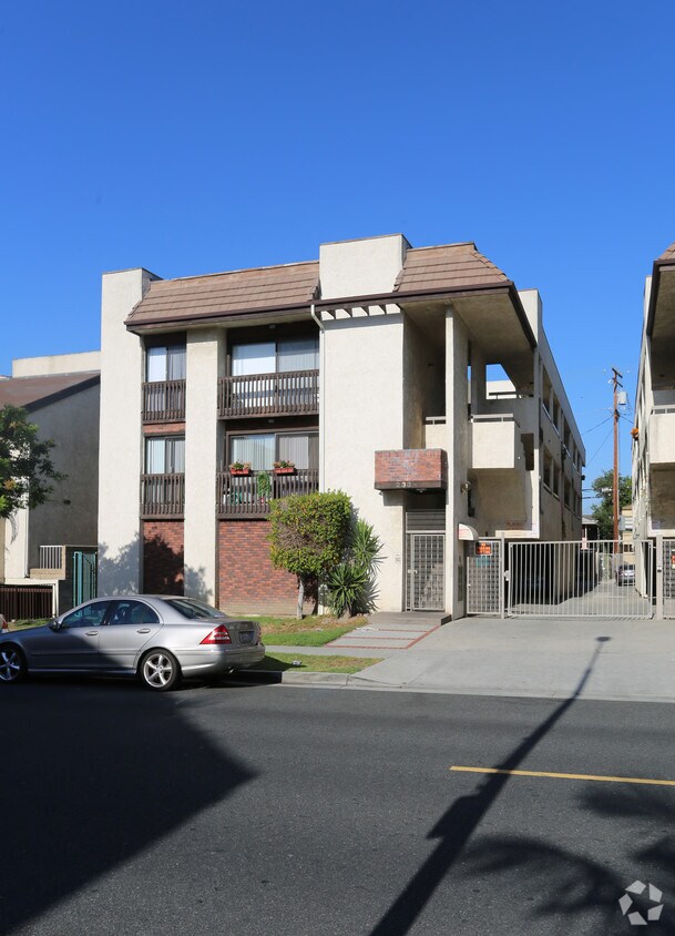 Primary Photo - 233 N Isabel St