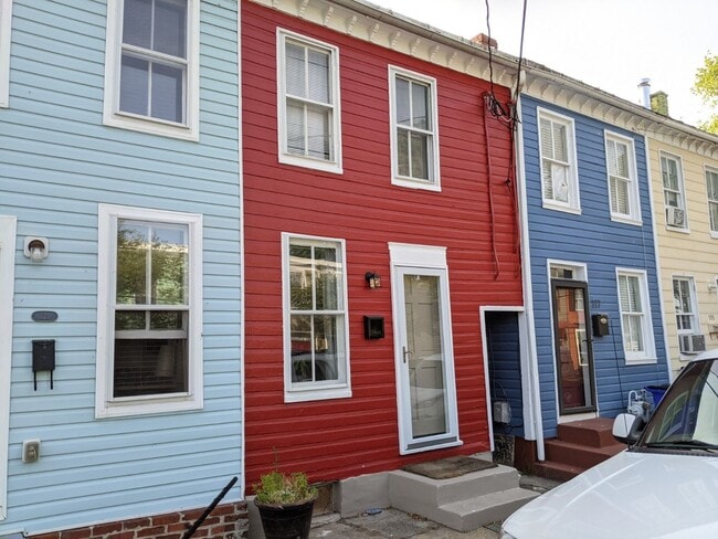 Foto del edificio - Charming two level row house in downtown Frederick available now!