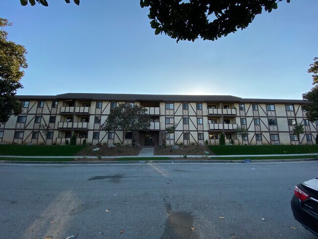 Foto del edificio - 425 S Stoneman Ave