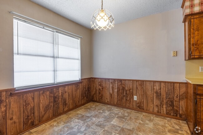 2BR, 1BA - 825SF - Dining Room - Eastgate Apartments