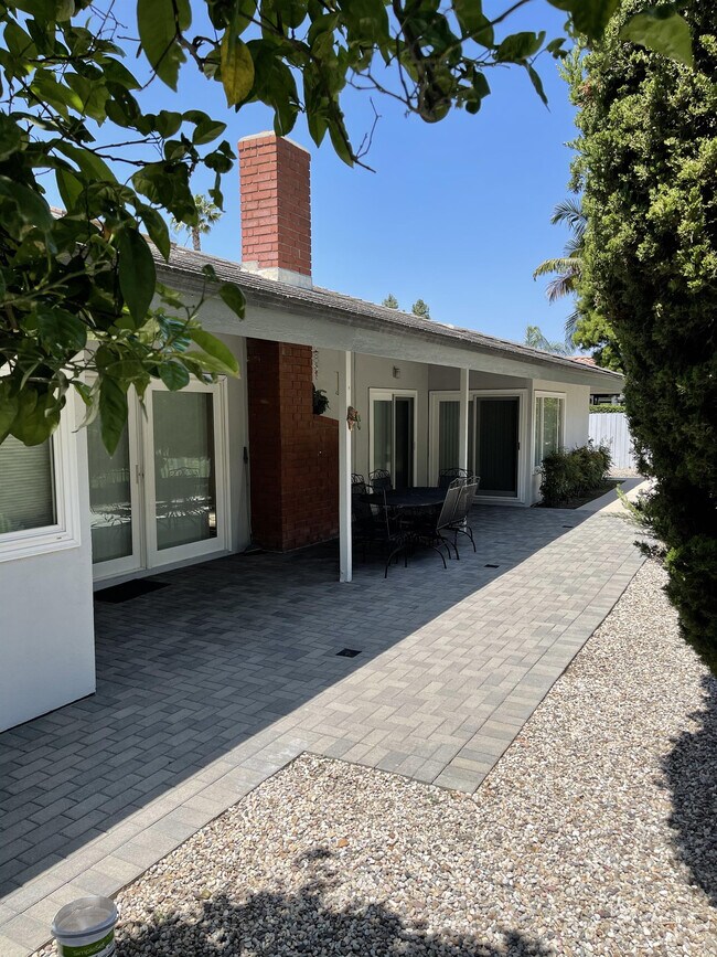 Building Photo - 5722 Club View Dr