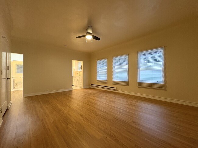 Foto del edificio - Bright & Updated Studio in Prime Palo Alto...