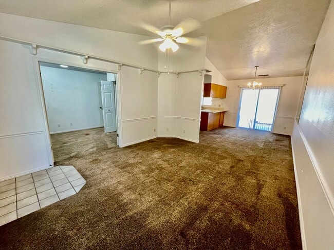Building Photo - Adorable 3-BR Home with Garage and Amenities