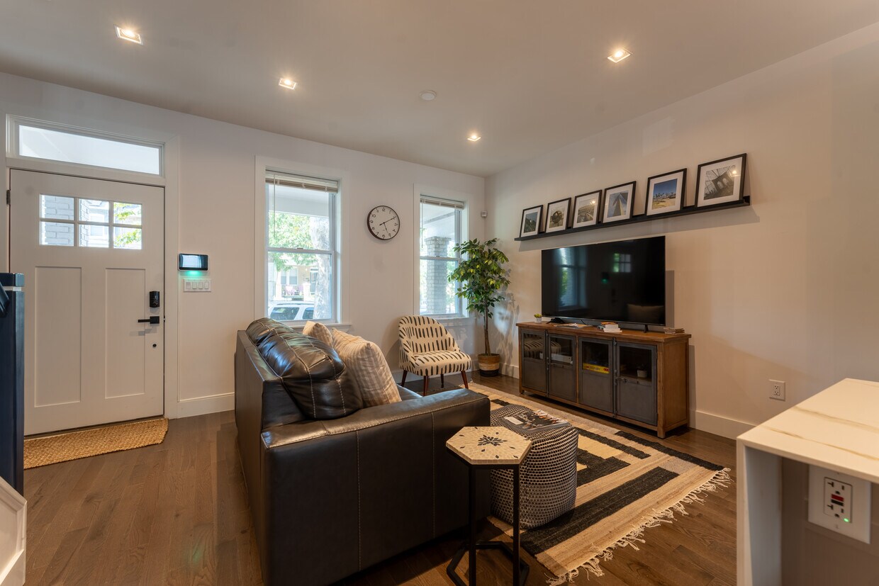 Foto principal - 704 Longfellow St NW