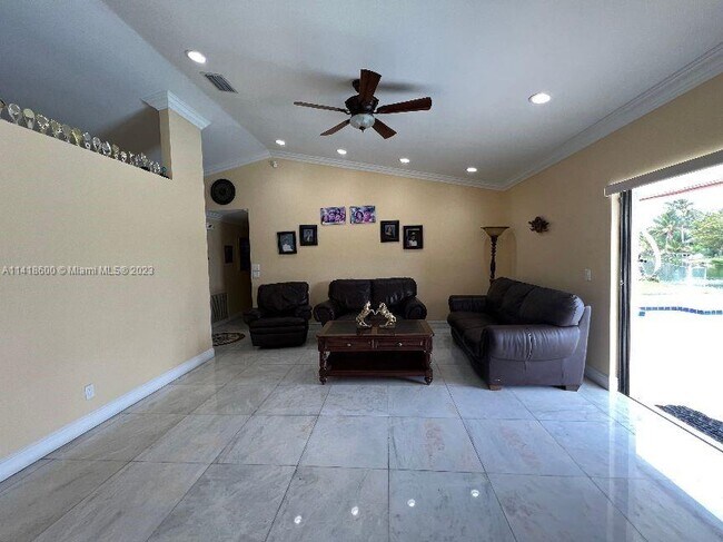 Foto del edificio - 15121 Meadhaven St