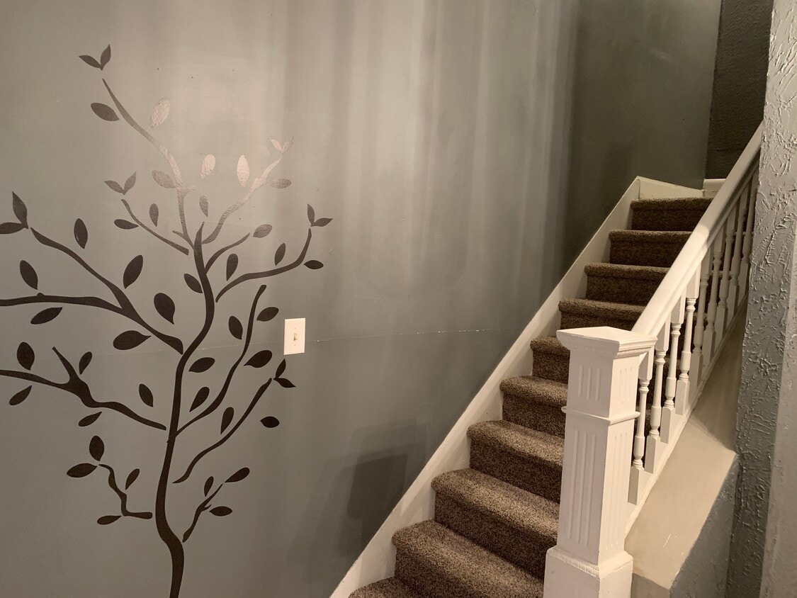 Stairway - 602 Greenlawn Ave