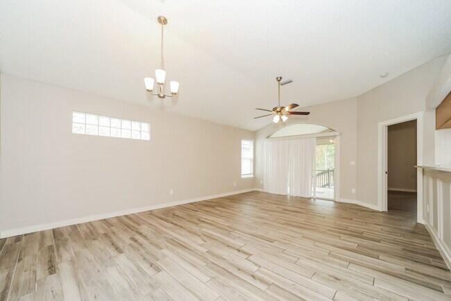 Foto del edificio - 1120 Creeks Ridge Rd