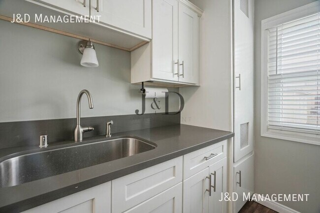 Foto del edificio - 4154 Udall St