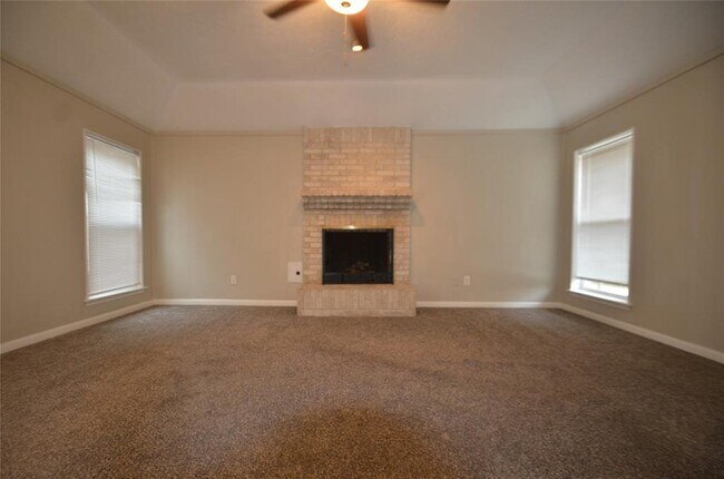 Foto del edificio - 3310 Meadowcreek Dr