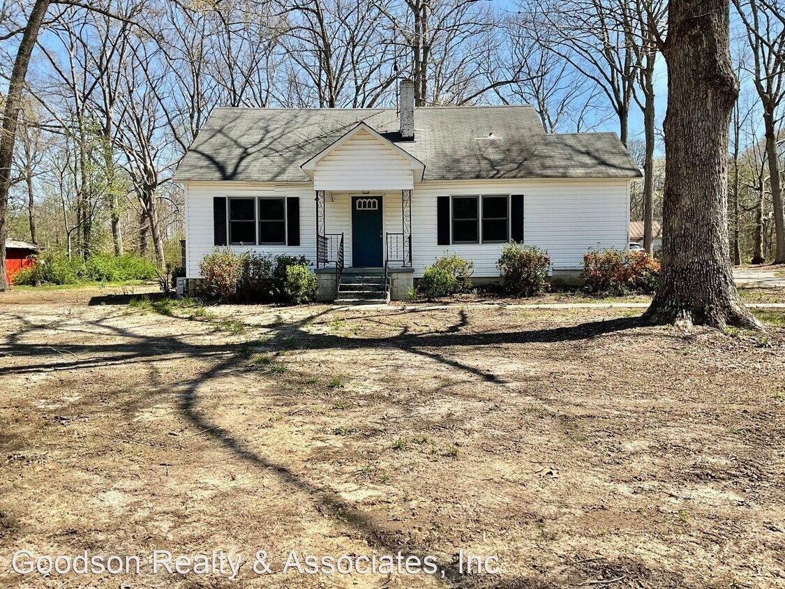 3 br, 3 bath House 1289 W Hwy NC 150 House Rental in Lincolnton, NC