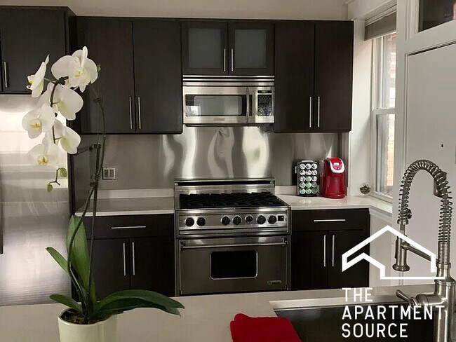 Foto del edificio - 551 W Brompton Ave