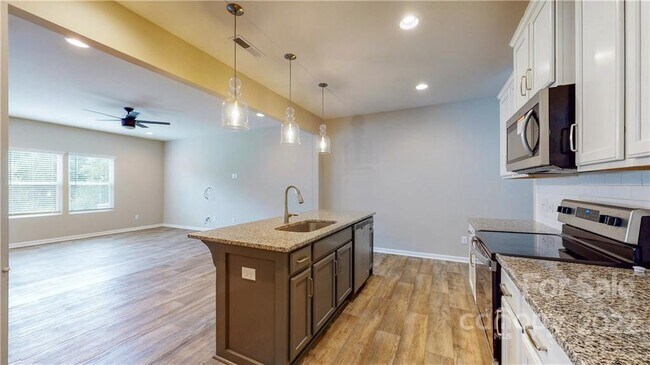 Foto del edificio - 8550 River Ridge Dr