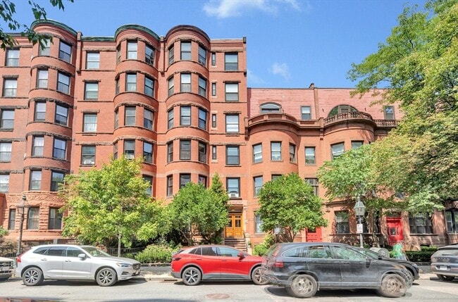 Building Photo - 405 Marlborough St
