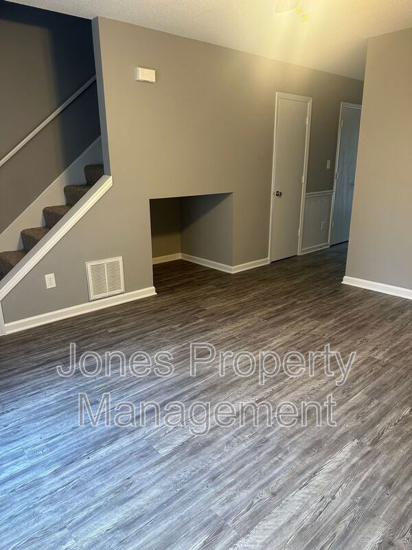 Building Photo - 2886 Mountcrest Cir NW
