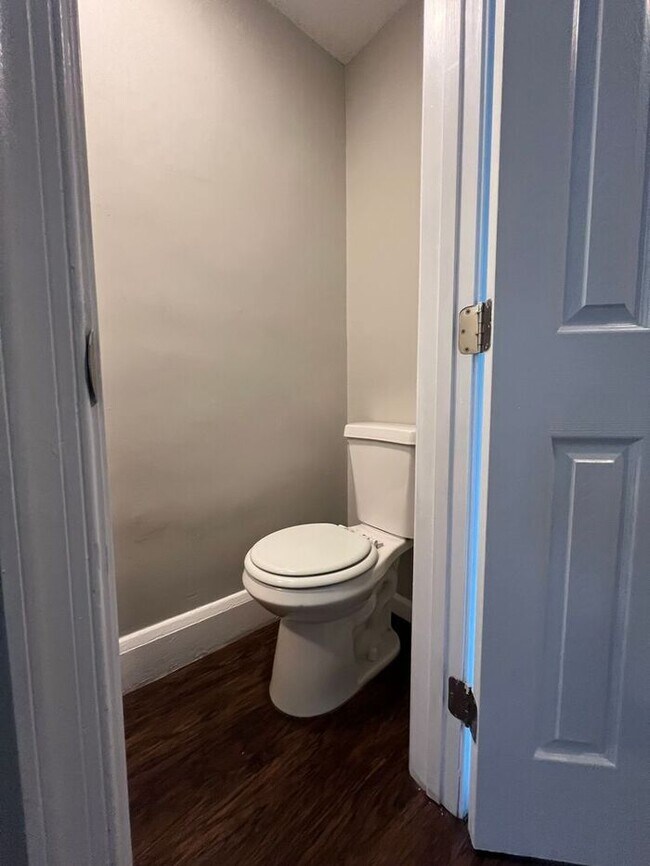 Foto del edificio - 3 Bedroom 1.5 Bathroom Townhome