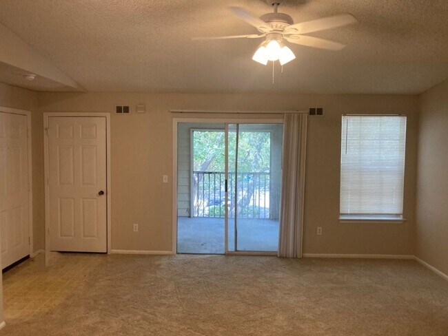 Foto del edificio - 2-Bedroom, 2-Bath Condo at Park Central – ...