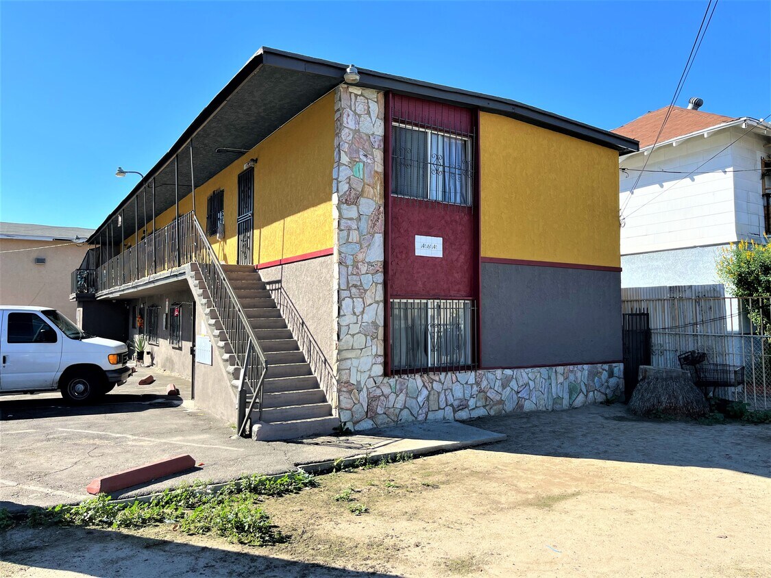Primary Photo - 464 E Adams Blvd