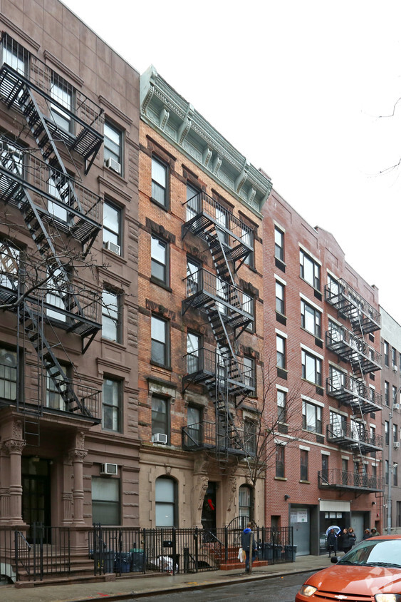 Foto del edificio - 408 W 48th St