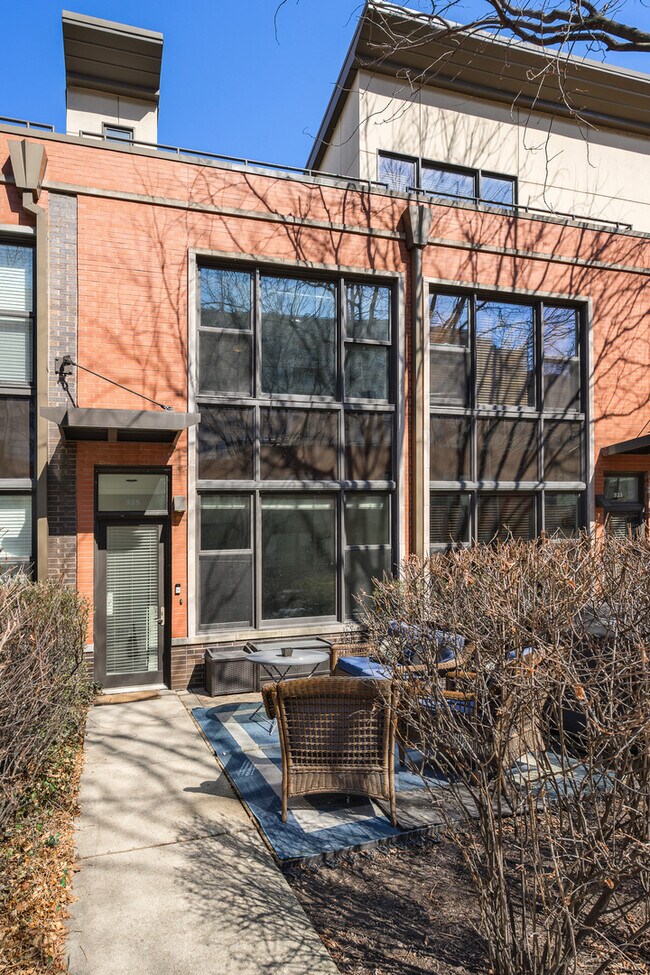 Foto del edificio - 925 N Howe St