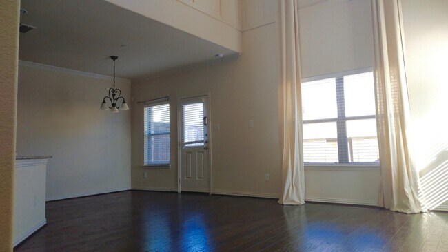 Foto del edificio - 6608 Rutherford Rd