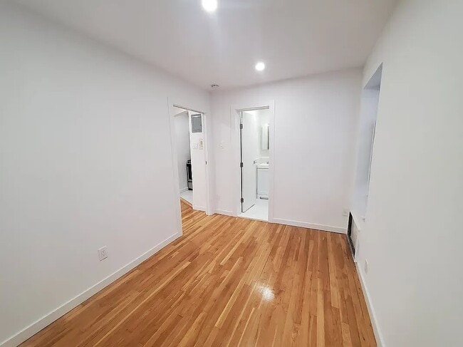 Building Photo - 1220 Lexington Ave