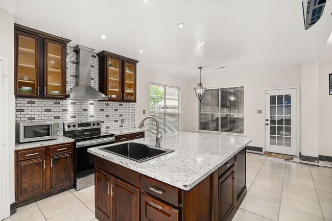Foto del edificio - 8506 Regalbrook Dr