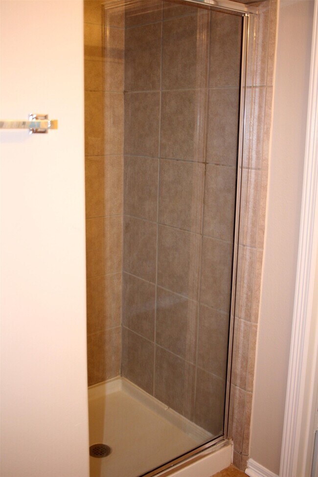 Foto del edificio - 919 Sterling Creek Cir