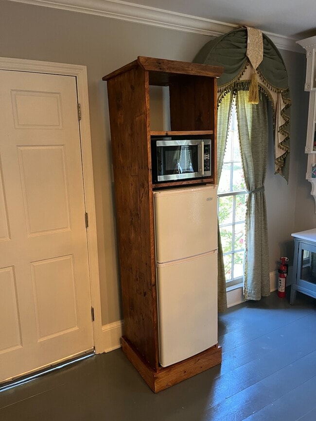 Building Photo - 420 Porter St