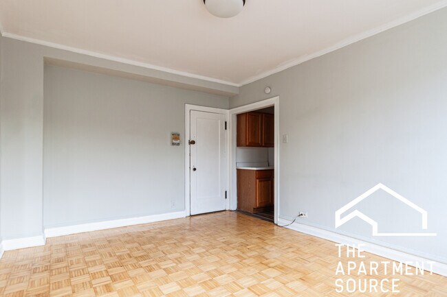 Foto del edificio - 717 W Belmont Ave