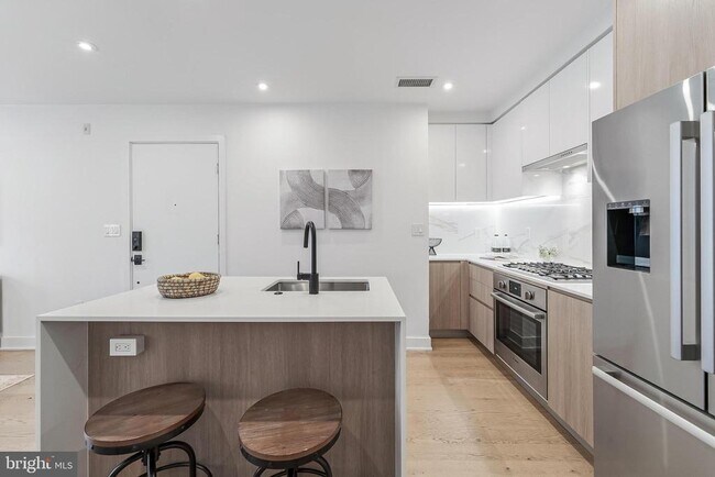 Foto del edificio - 4017 Davis Pl NW