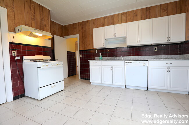 Building Photo - 58 Leicester St