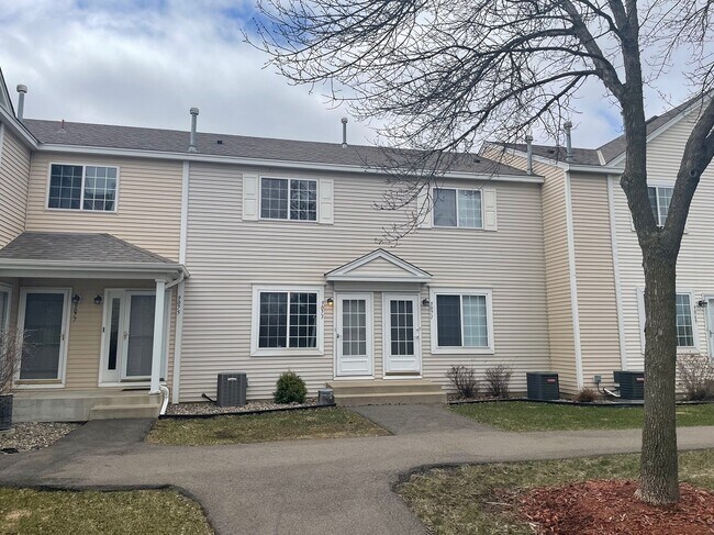 Building Photo - 9073 Scarlet Globe Dr