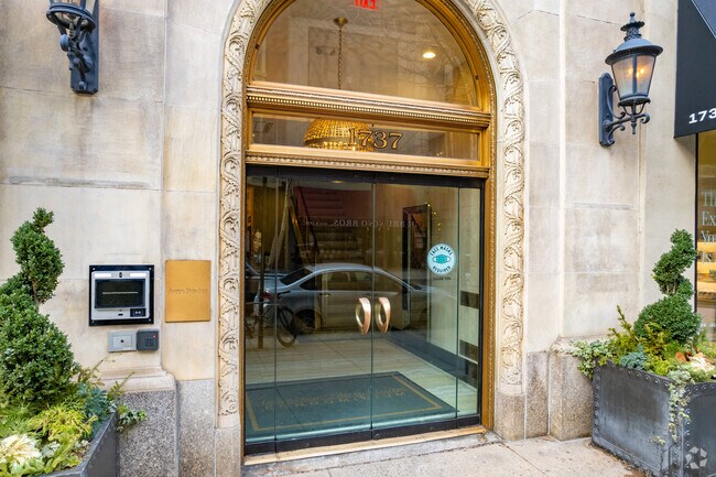 Building Photo - 1737-1739 Chestnut St