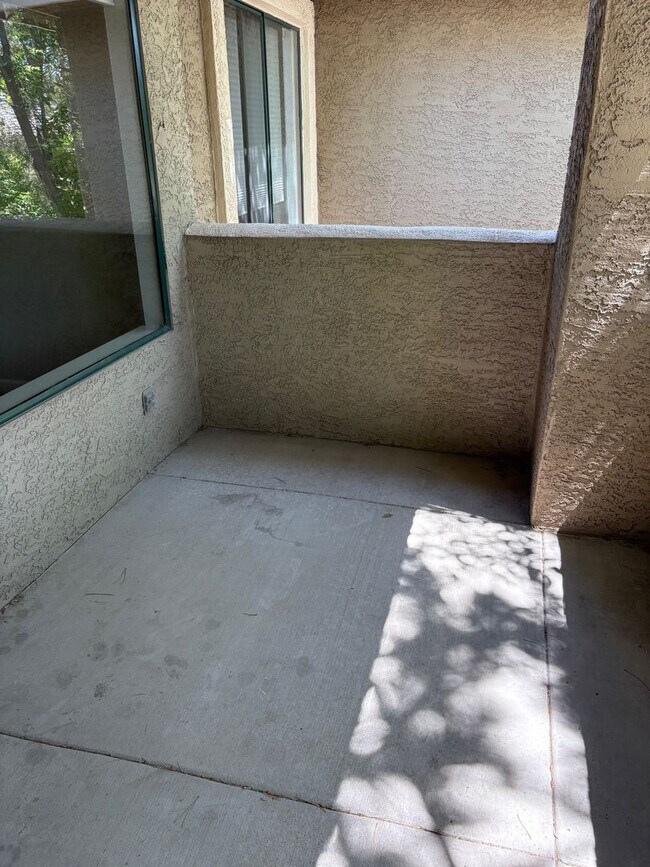 Foto del edificio - Gated community 2 Bedroom 2 Bath Condo