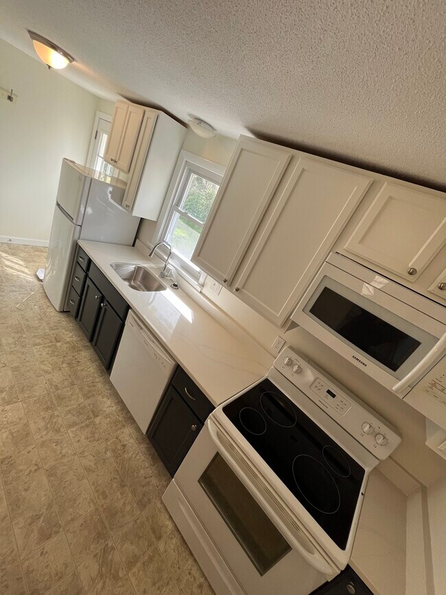 Foto del edificio - 15 Rocky Hill Rd