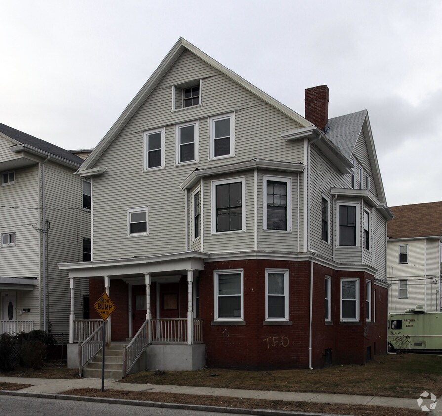 Primary Photo - 121-123 Niagara St