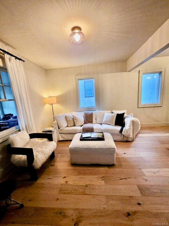 Foto del edificio - 18 Webster Ave