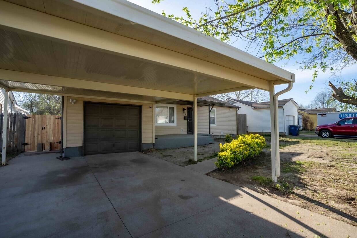 Primary Photo - 3 Bed / 1 Bath in North Tulsa! Section 8 W...