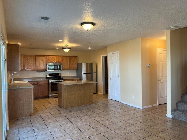 Building Photo - 2075 Maywood Dr SE
