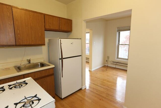 Foto del edificio - 644 W Barry Ave