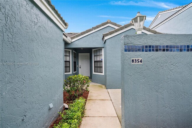 Foto del edificio - 8354 Waterford Ave